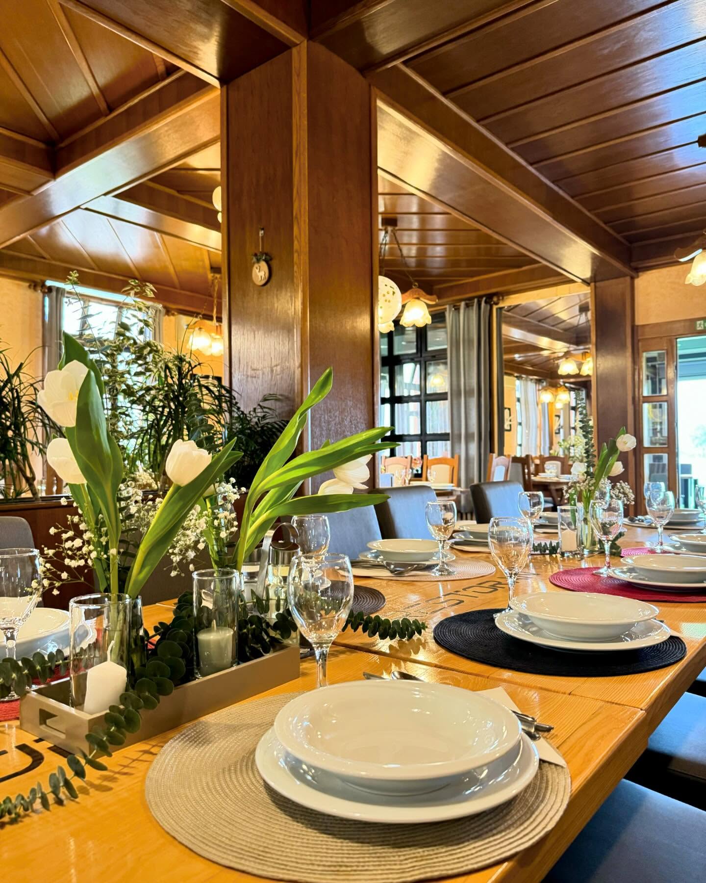Set tables with tulips